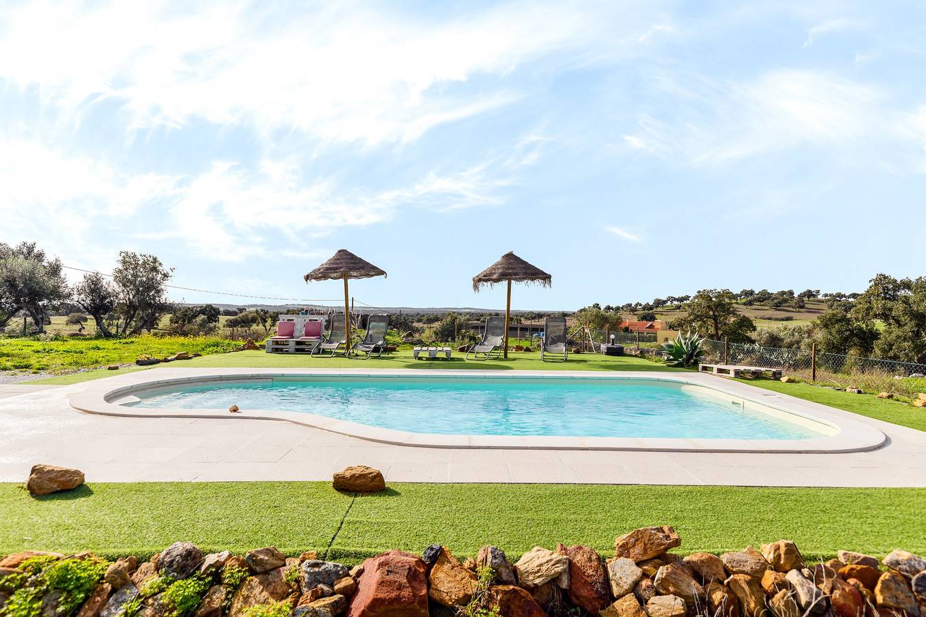 Casa de Campo 'Monte Da Masmorra De Baixo' com Piscina Privada, Jardim Privado e Wi-Fi in Santiago do Escoural, Distrito de Évora