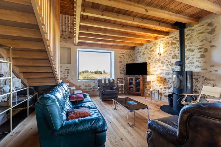 Villa 'Le Basque' in Bazas with Shared Pool, Private Terrace and Wi-Fi in Bazas, Langon region