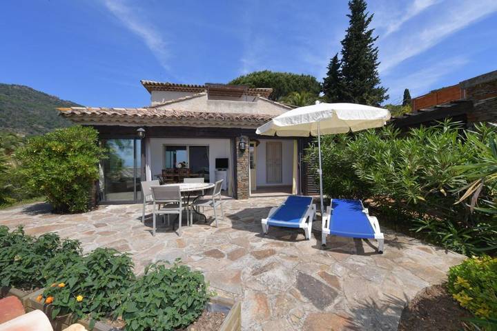 Location de vacances pour 8 personnes, avec piscine ainsi que vue et jardin, animaux acceptés à Rayol-Canadel-sur-Mer - 4