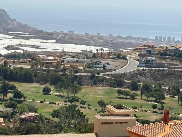 Apartamento de vacaciones para 5 personas, con vistas y jardín además de terraza y piscina - 1