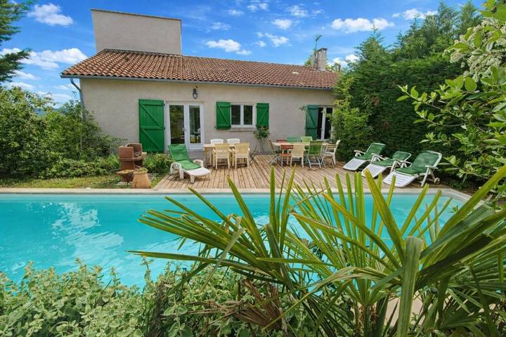 Location de vacances pour 16 personnes, avec Balcon et Terrasse ainsi que Jardin et Piscine à Castelnau-de-Lévis