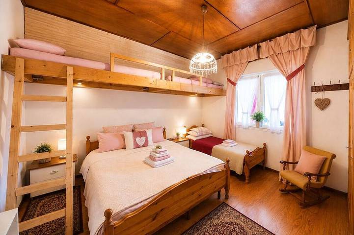Alpendom Relax – Casa vacanze con giardino e vista sulle Orobie in Oltre il Colle, Provincia di Bergamo