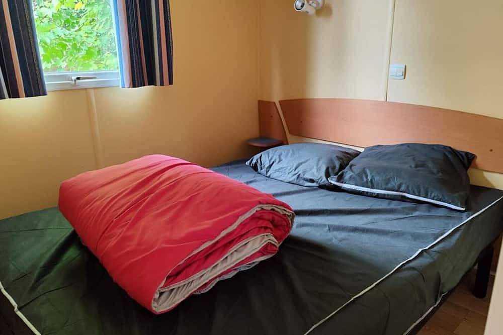 Comfortable mobile home, wheelchair access - 4 guests in La Tour-d'Auvergne, Volcans d'Auvergne Regional Nature Park