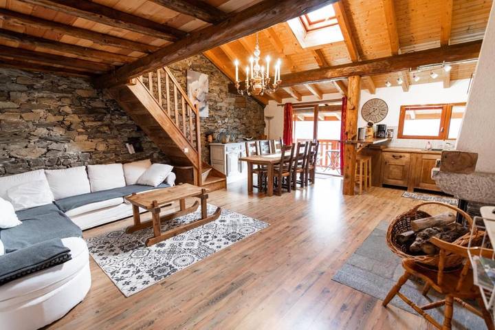 Appartement de vacances pour 4 personnes, avec jardin ainsi que vue et piscine