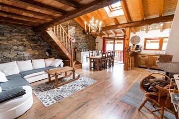 Gîte pour 4 personnes, avec vue ainsi que piscine et jardin à Séez