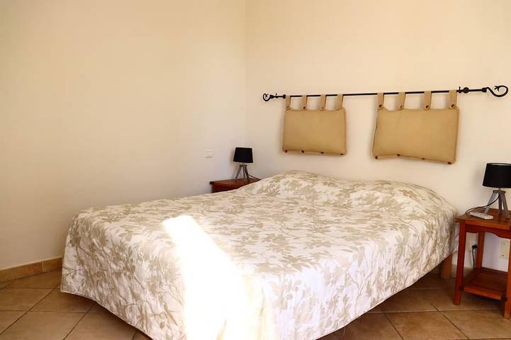 Gîte pour 4 personnes, avec terrasse et jardin à Figari - 2