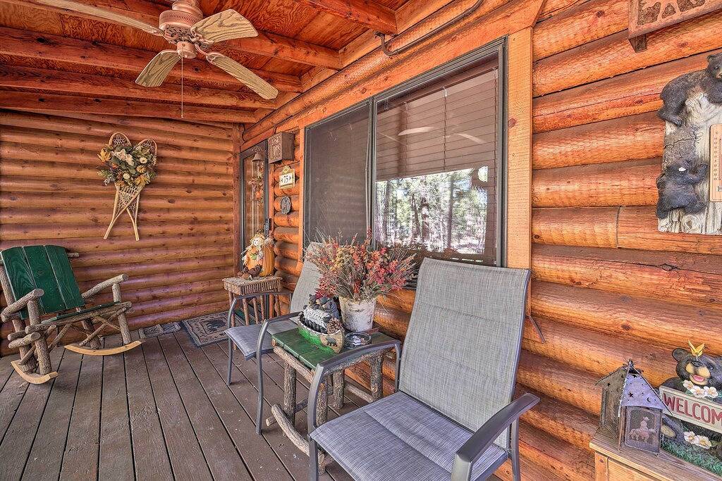 Family & Dog Friendly: Rustic Lakeside Cabin in Navajo County