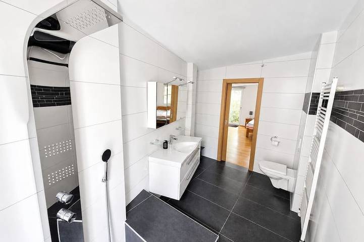 Ganze Wohnung, Traumhafte Ferienwohnung direkt am See – Ihr Urlaub mit Wasserblick in Krüpelsee, Königs Wusterhausen