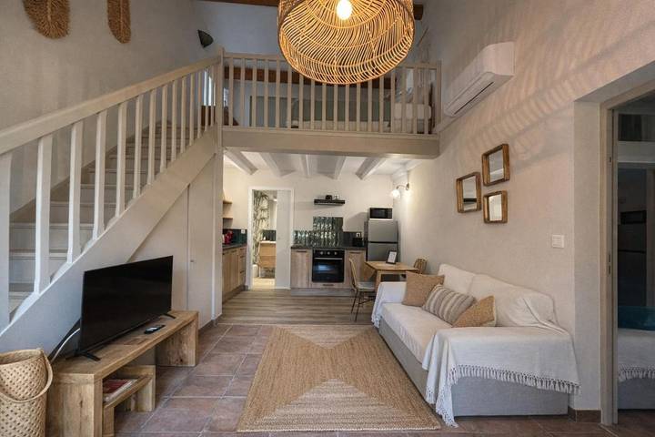 Location de vacances pour 2 personnes, avec piscine ainsi que vue et jardin, adapté aux familles à Castillon-du-Gard - 2