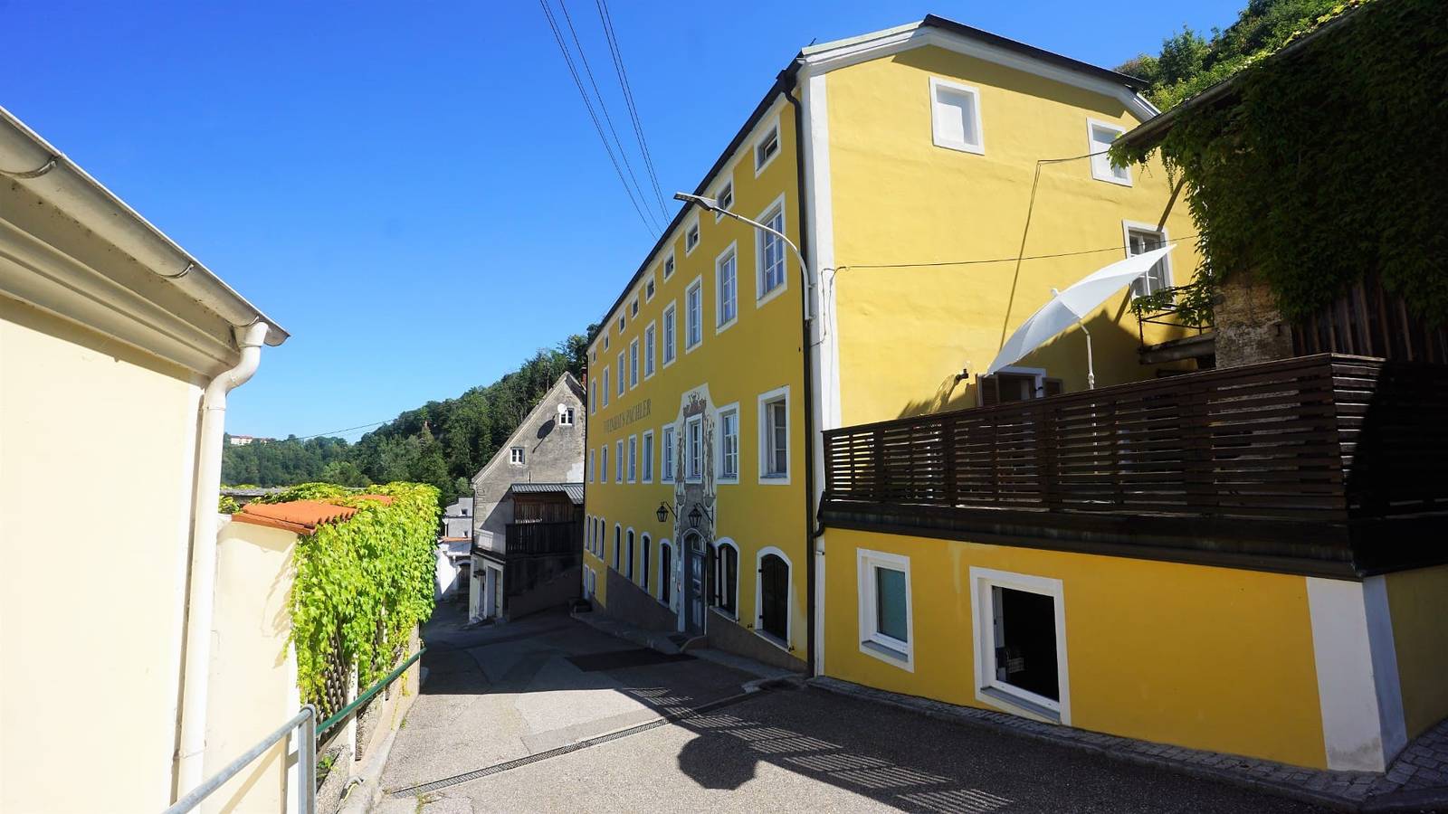 Gästehaus Burgblick im Weinhaus Pachler - Ferienwohnung mit ausgezeichneter Aussicht in Hochburg-Ach, Braunau am Inn