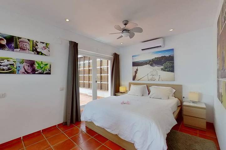 Oceanfront Villa "Mare Cubum" panoramic views, extreme location, pool, climate! in La Herradura, Costa Tropical