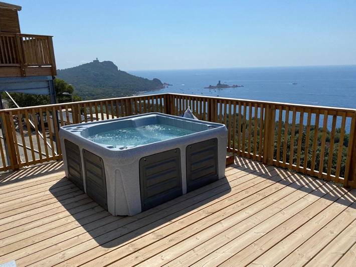 Location de vacances pour 4 personnes, avec piscine et balcon ainsi que bassin pour enfant et jacuzzi dans Plage du Val Fleuri - 2