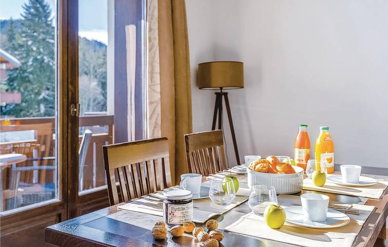 Appartement de vacances entier, Apt au bord de la piscine à 700m des pistes de ski in Les Gets, Les Portes du Soleil