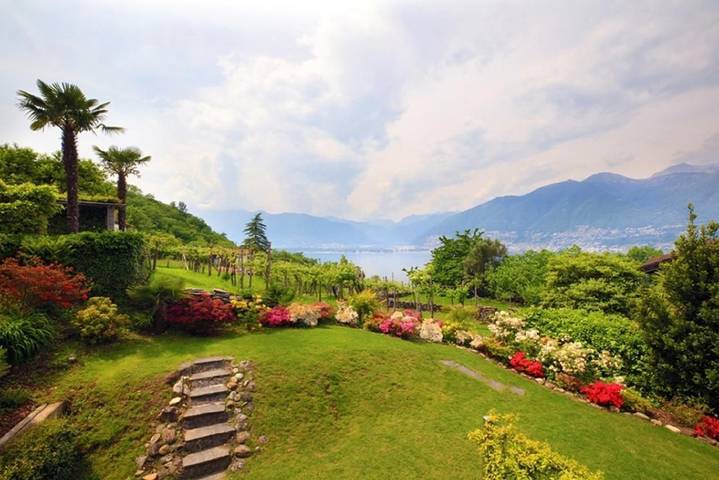 Ferienhaus für 5 Personen, mit Garten und Seeblick sowie Balkon in Gambarogno