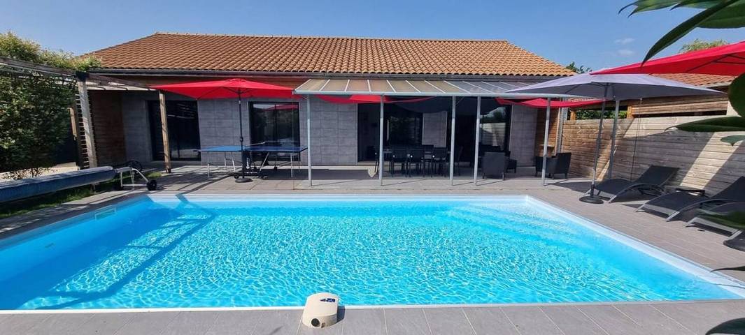 Location de vacances pour 8 personnes, avec jardin ainsi que terrasse et piscine à Lesmont - 2