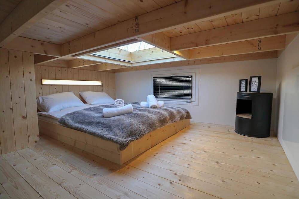 Tiny House with sleeping loft with double bed in Velsen-Zuid, Niederländische Nordsee