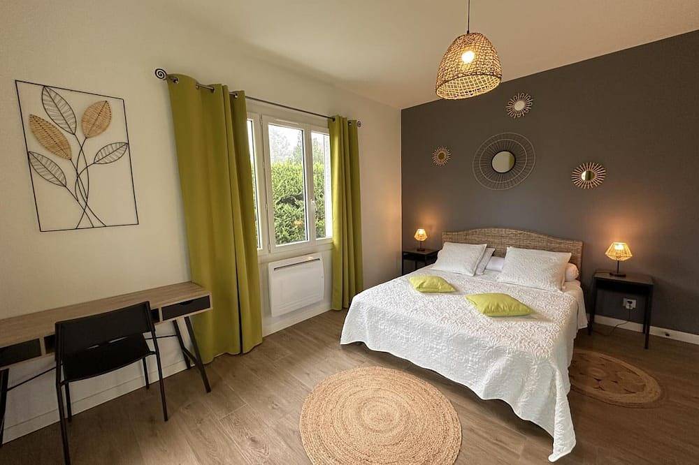 Maison contemporaine avec jardin au calme, proche centre village in Broût-Vernet, Région de Vichy