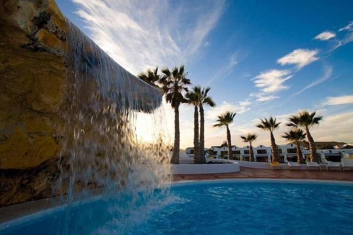 Villa pour 6 personnes, avec terrasse et piscine - 1
