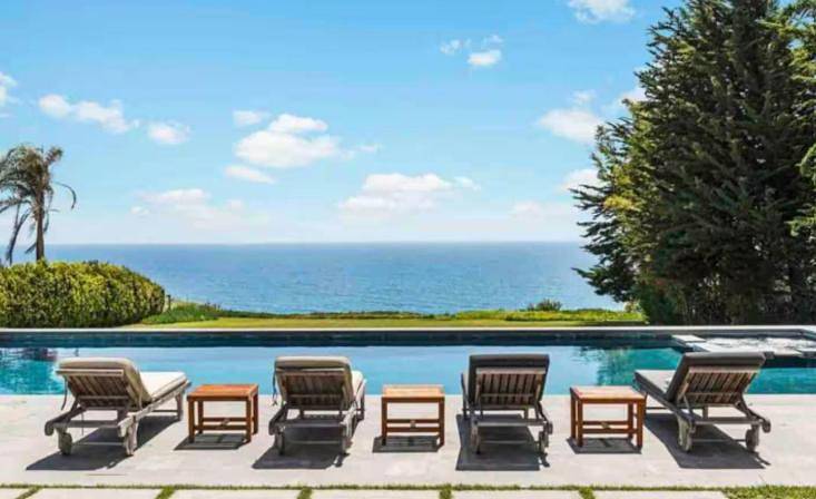 Vakantiehuis voor 8 personen, with zwembad and tuin as well as whirlpool in Malibu