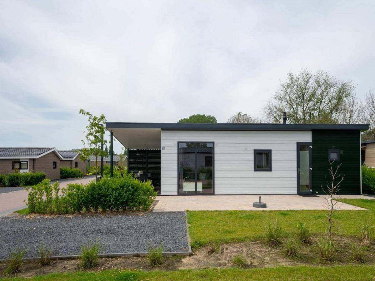 Two-Bedroom Chalet in Bovenkarspel, Markermeer
