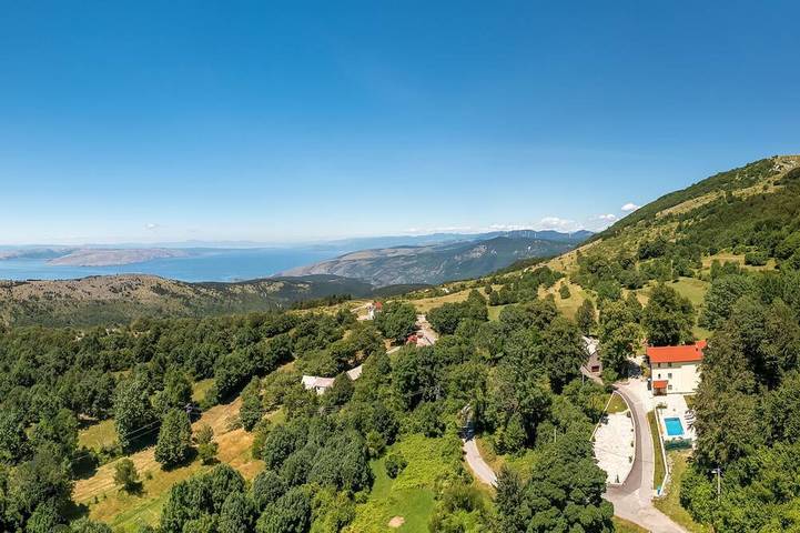 Ferienhaus für 12 Personen, mit Pool und Garten sowie Whirlpool und Terrasse - 1
