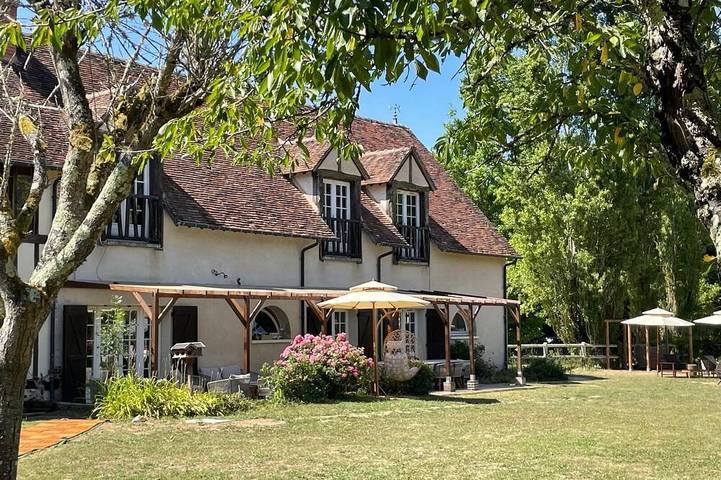 Maison de vacances pour 15 personnes, avec Jacuzzi ainsi que Terrasse et Jardin dans Yonne