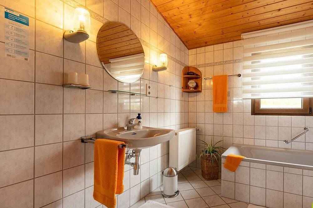 Ganze Wohnung, Ferienwohnung Schlossblick - Appartement/Fewo, Dusche und Badewanne, Nichtrauch in Gemünden, Nahetal
