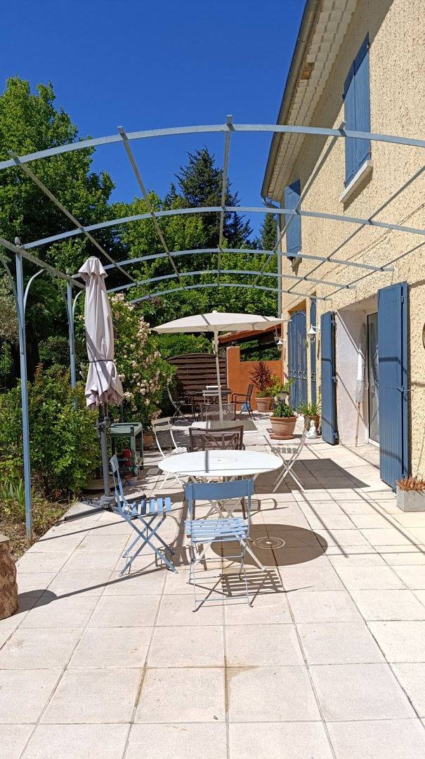 Gîte pour 5 personnes, avec piscine ainsi que terrasse et jardin à Althen-des-Paluds - 4