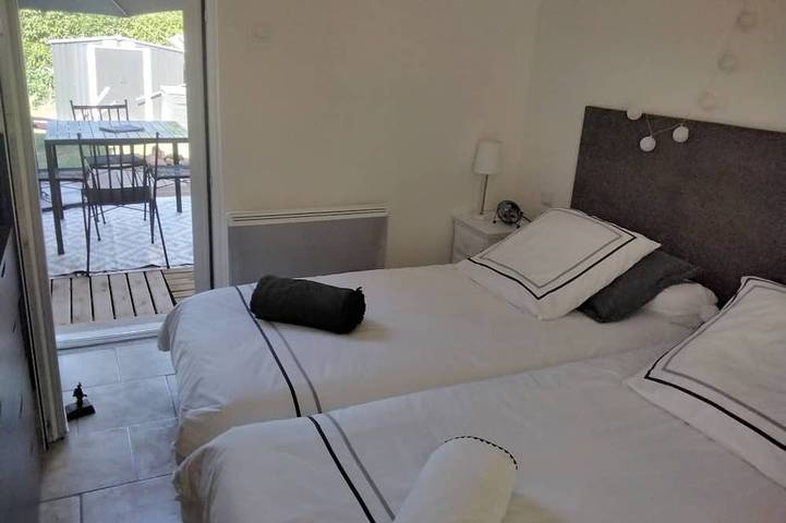 Gîte pour 2 personnes, avec terrasse et jardin à La Roche-Vineuse