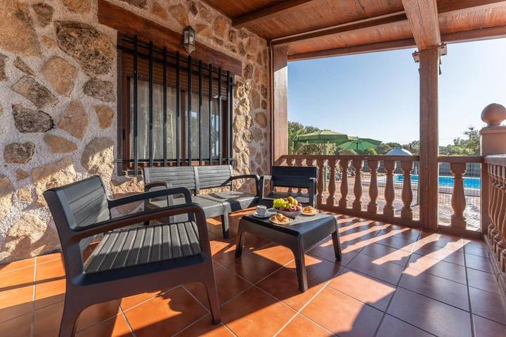 Casa rural para 6 personas, con jardín además de vistas y piscina, Familias con niños en Provincia de Badajoz - 2