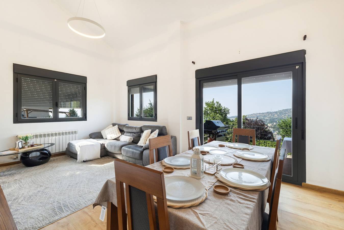 Villa 'Ana Esperanza - El Espinar' con vistas al lago, Wi-Fi y aire acondicionado in El Espinar, Provincia de Segovia