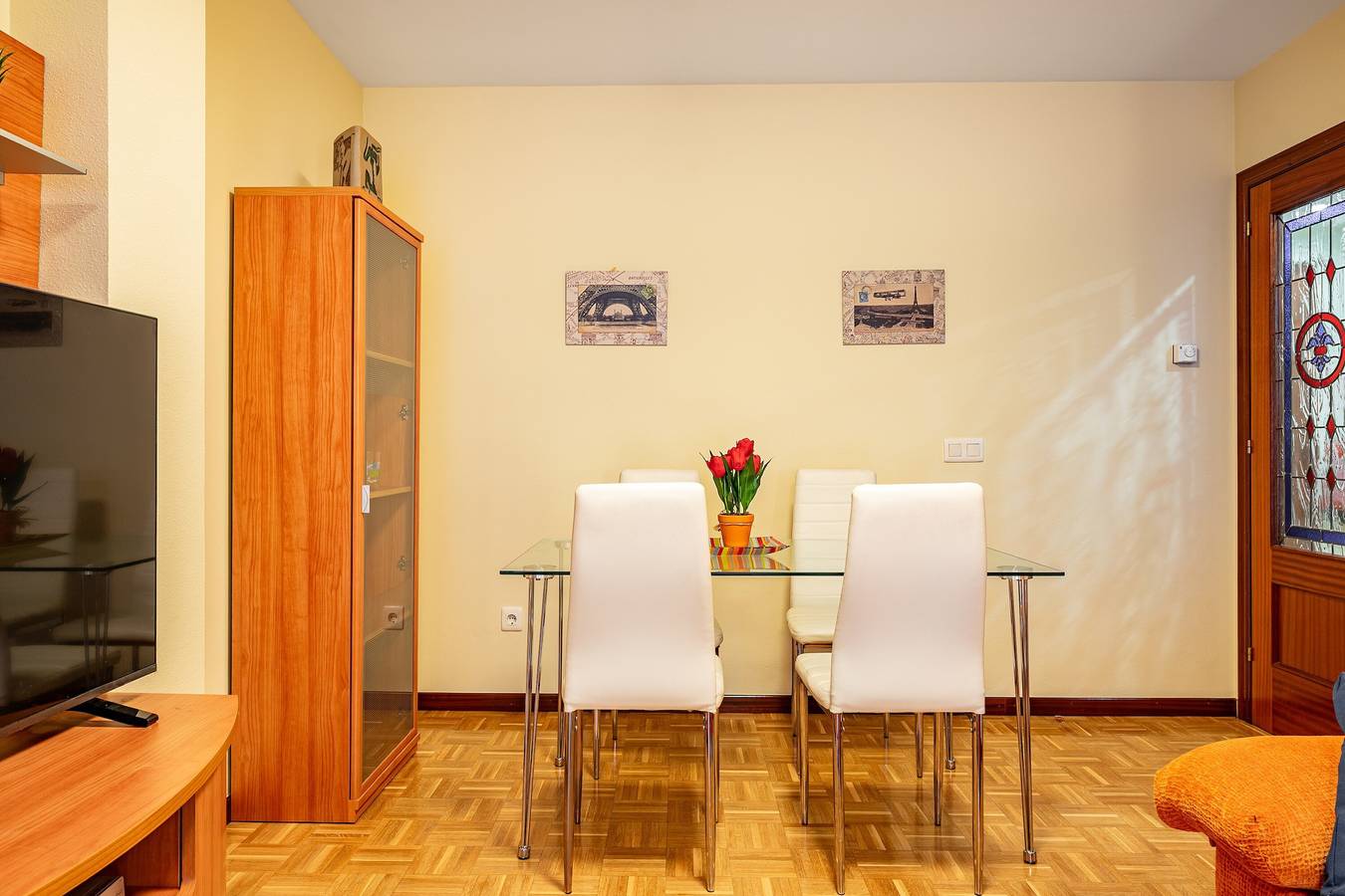 Entire apartment, Apartment 'La Vera Del Sella' with Mountain Views and Wi-Fi in El Puente, Cangas de Onís