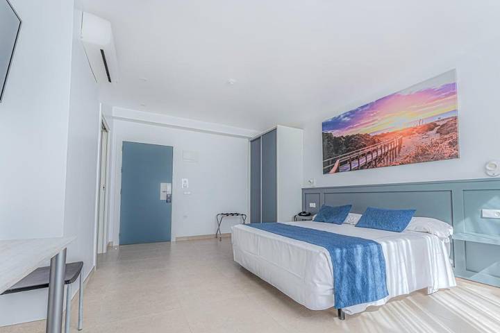 Hôtel pour 2 personnes, avec vue ainsi que piscine et jardin, animaux acceptés à Sant Joan d'Alacant - 2