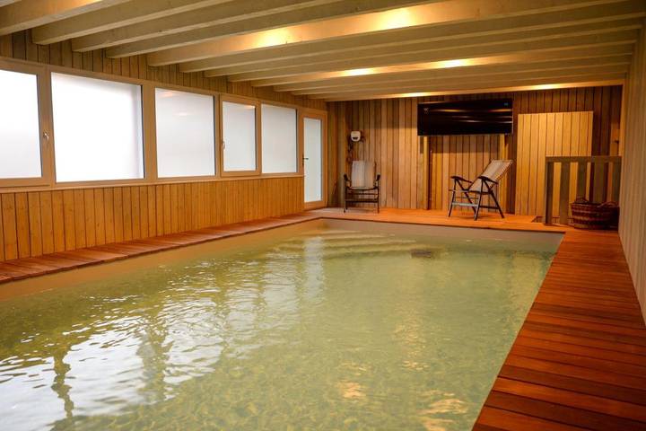 Maison de campagne pour 14 personnes, avec Jacuzzi et Terrasse ainsi que Jardin et Bassin pour enfant dans Beaumotte-Aubertans