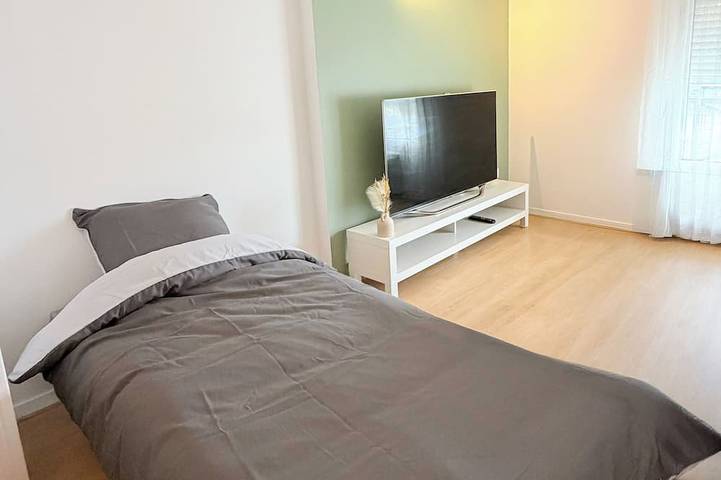 Apartamento entero, Brendy'Studio is located 7 minutes from Disneyland Paris in Magny-le-Hongre, Sena y Marne