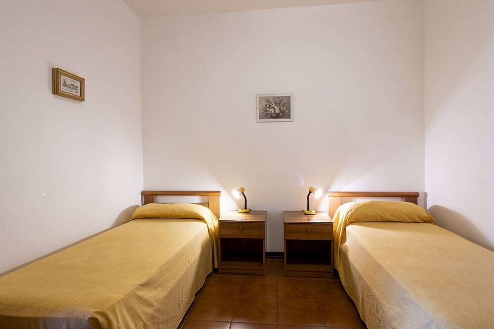 Entire apartment, Lovely apartment for 4 guests with Wifi, Tv, patio, pets allowed and parking in Trarego Viggiona, Ticino Alps and Verbano