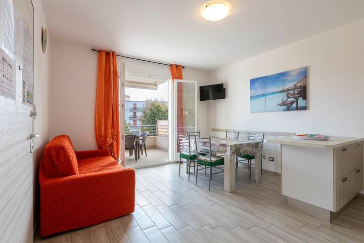 Appartamento intero, Appartamento "Ionio" vicino alla spiaggia con A/C, balcone e terrazza in Lido San Giovanni, Alghero