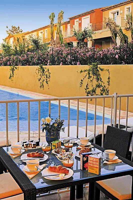 3-Zimmer-Haus für 4/6 Personen, Poolseite in Roquebrune-sur-Argens, Mittelmeerküste (Frankreich)