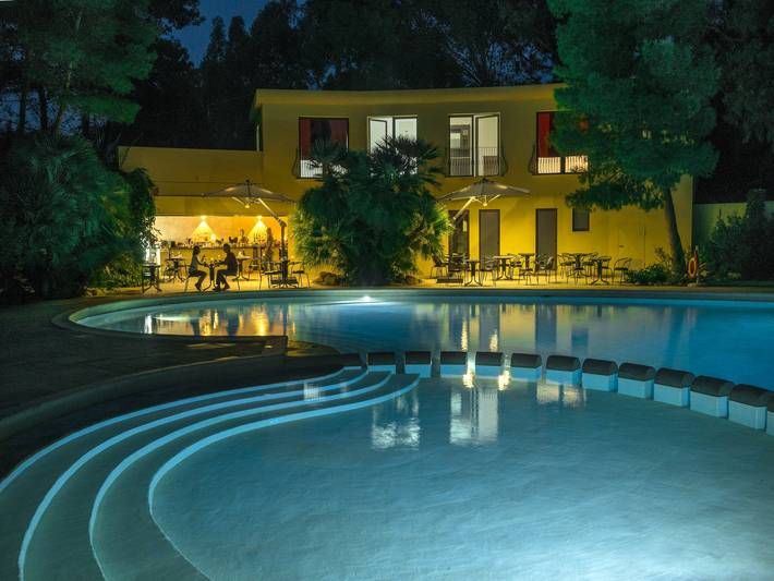 Appartamento per 2 persone, con Terrazza e Piscina per bambini nonché Piscina a Santa Margherita di Pula