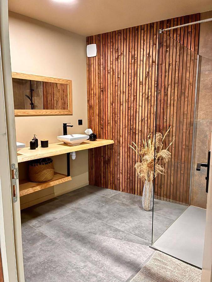 Appartement entier, Superbe appartement avec jacuzzi et jardin privé in Marlhes, Parc Naturel Régional du Pilat