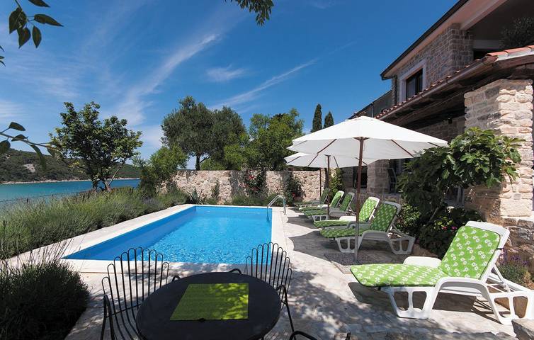 Villa für 14 Personen, mit Terrasse und Garten auf Rab