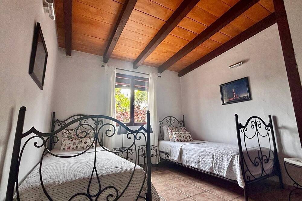 Villa confortable à Lajares avec jacuzzi privé et jardin, offres en septembre. in Lajares, La Oliva