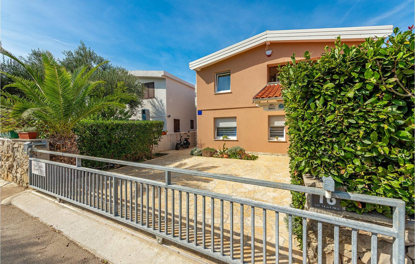 Hel ferieleilighet, Ferieleilighet for 6 personer med terrasse in Vir