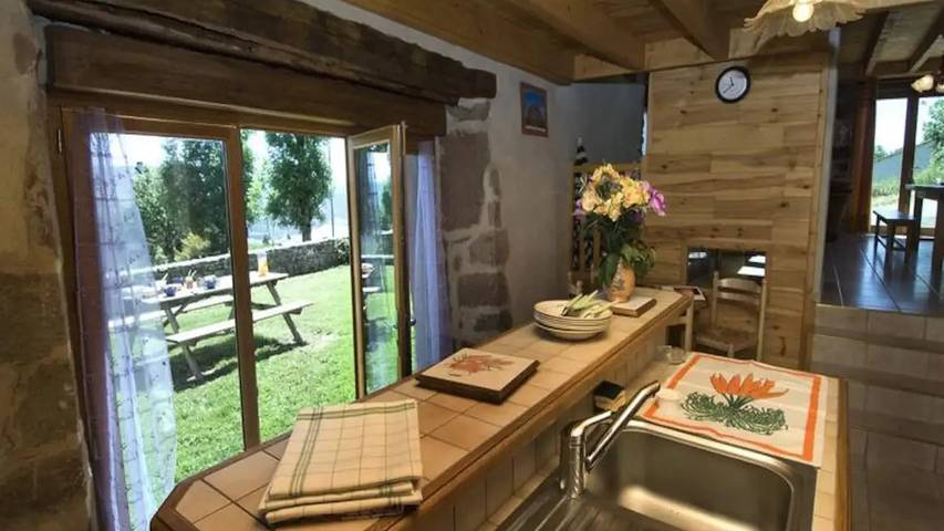 Gîte pour 7 personnes, avec jardin et piscine dans Saint-Pierre-de-Nogaret - 4