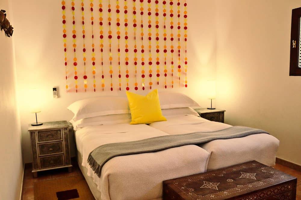 Boutique Spa Villa / Piscina estilo centro turístico completamente climatizada, Hammam, Trop Garden + Wifi in Villaverde, La Oliva
