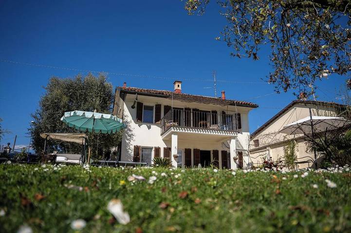 Ferienhaus für 9 Personen, mit Whirlpool und Garten