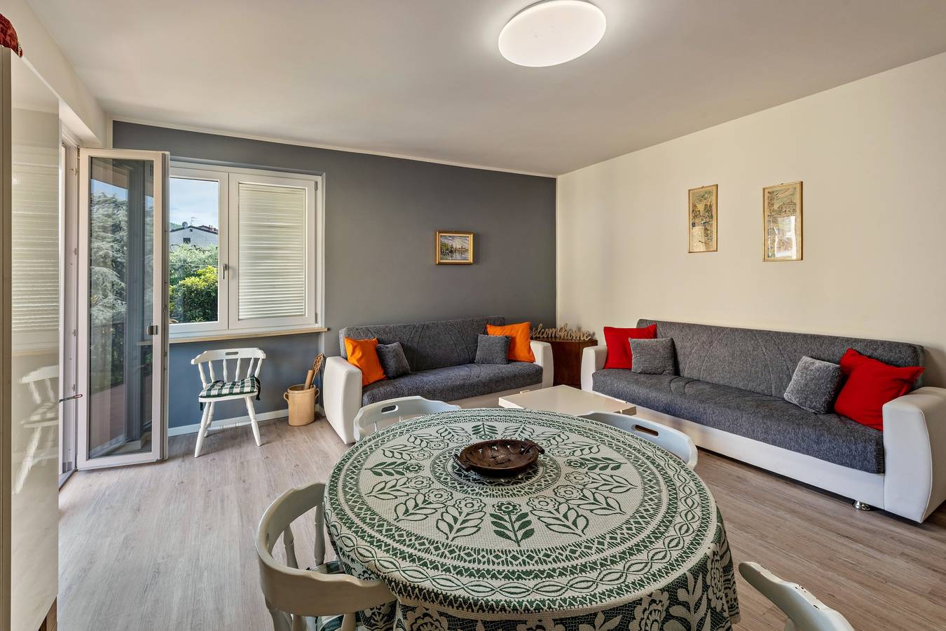 Entire apartment, Apartment 'My Town Home' with Balcony, Wi-Fi and Air Conditioning in Torri del Benaco, Garda Mountains