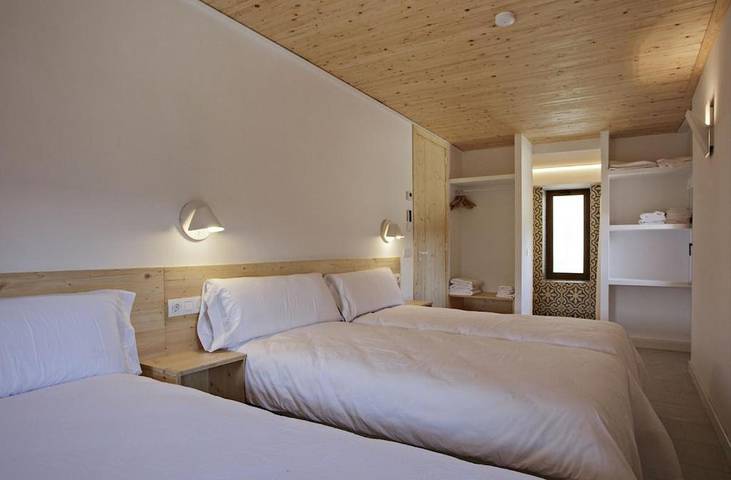 Casa rural para 17 personas, con jardín además de piscina y vistas en Noguera - 4