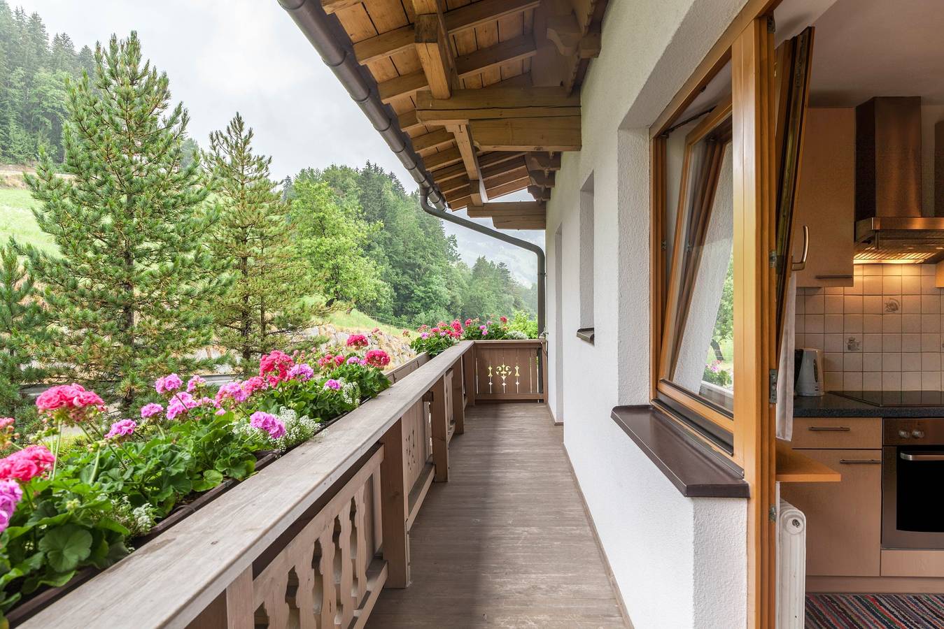 Ganze Wohnung, Ferienwohnung 'Dornauer' mit Bergblick, Balkon und Wlan in Tuxer Alpen, Hippach