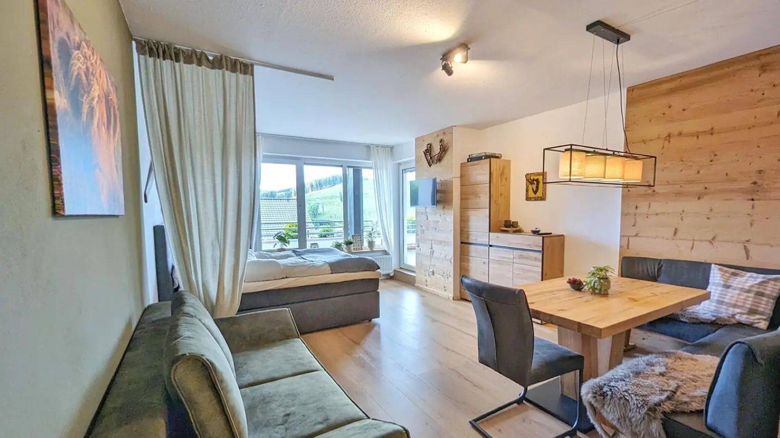 Geheel appartement, Appartement Michaela Winterberg met uitzicht op het meer, privéterras en wifi in Niedersfeld, Upland
